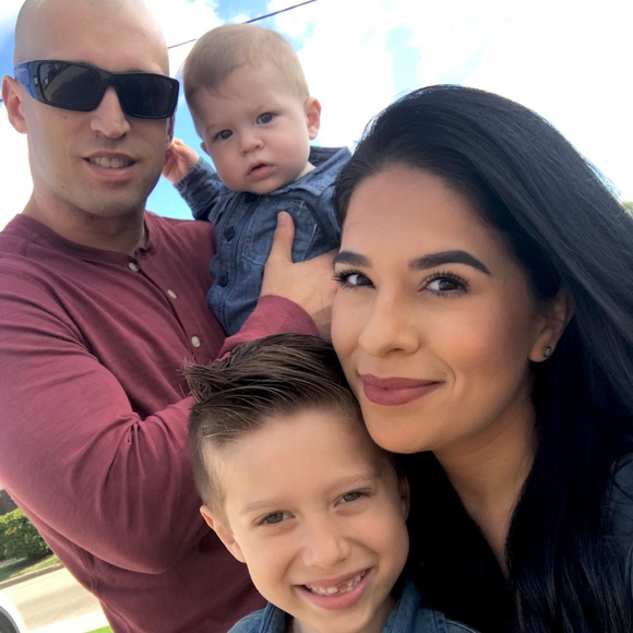 Meet your seller and buyer .. Nela🎀👛👓💄💍💕☕ - Picture 5 of 8